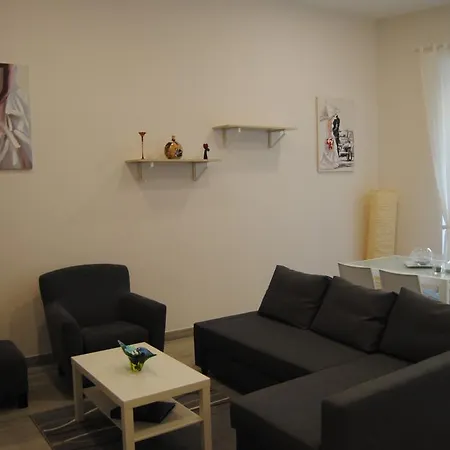Le Bon Bon Apartment